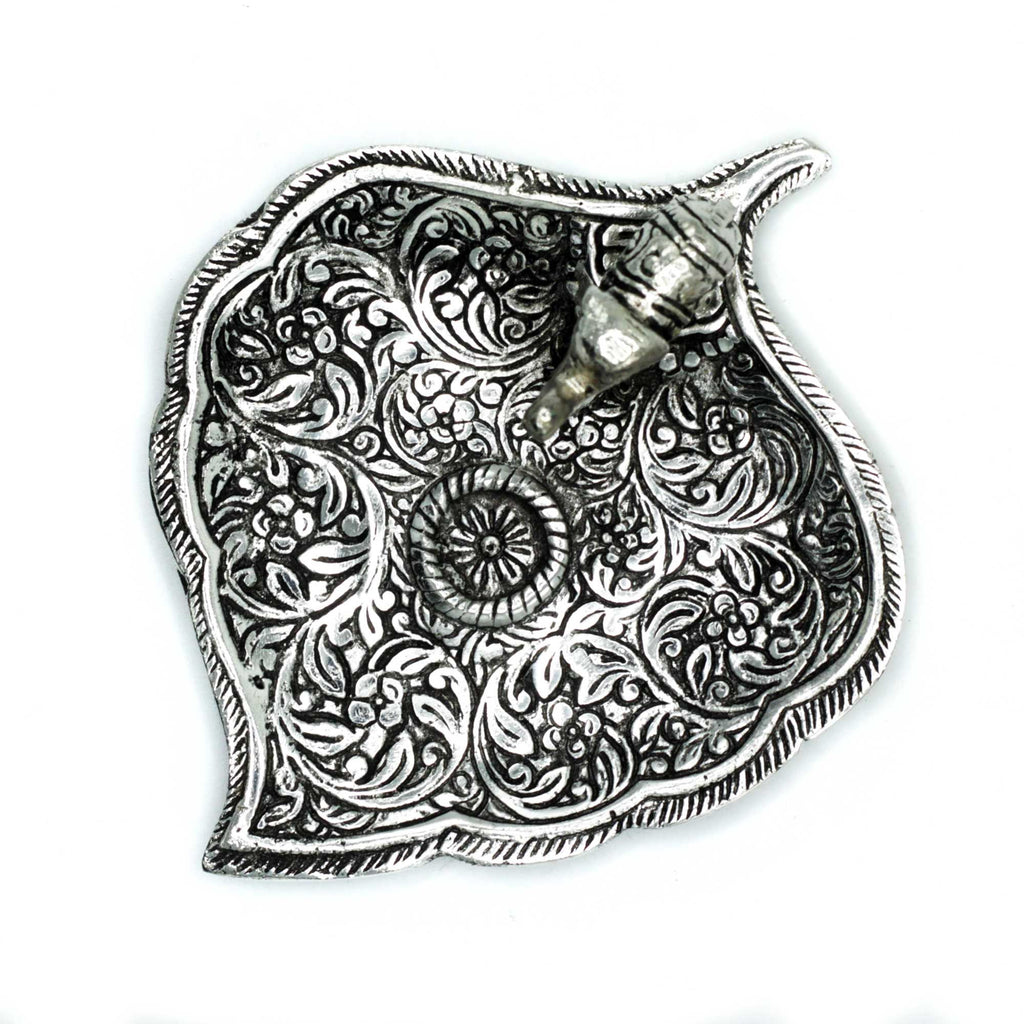 Porte-encens feuille et éléphant 11 cm en métal, vue dessus détaillée, idéal pour rituel de méditation et décoration spirituelle zen.