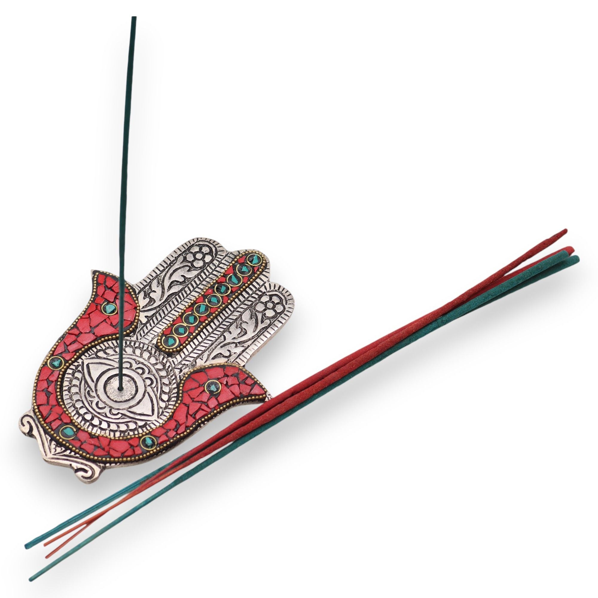Porte-encens Hamsa rouge et vert avec bâton d’encens allumé, utilisé pour purification énergétique et rituel bien-être