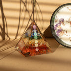 pyramide orgonite chakras dans un espace meditation et bien etre