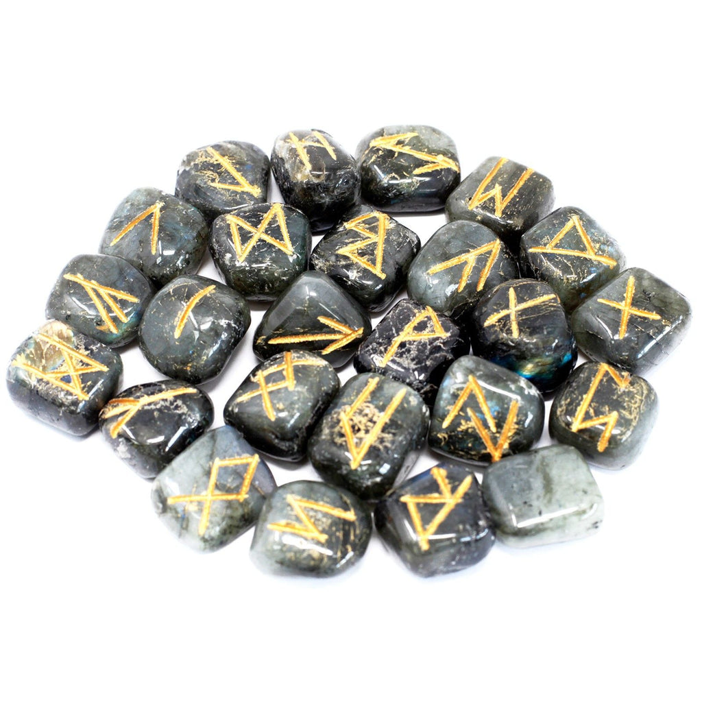 runes en labradorite pour intuition et protection energetique