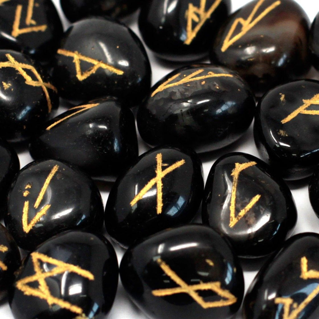 pierres runiques en onyx noir avec gravure